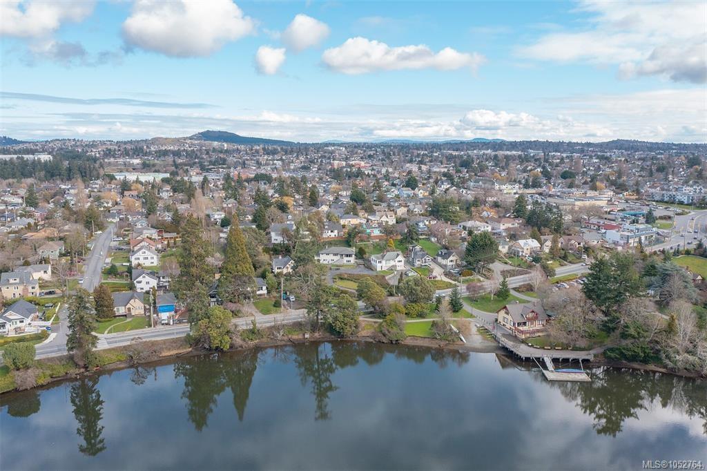 368 Gorge Rd — listing photo 6 of 50