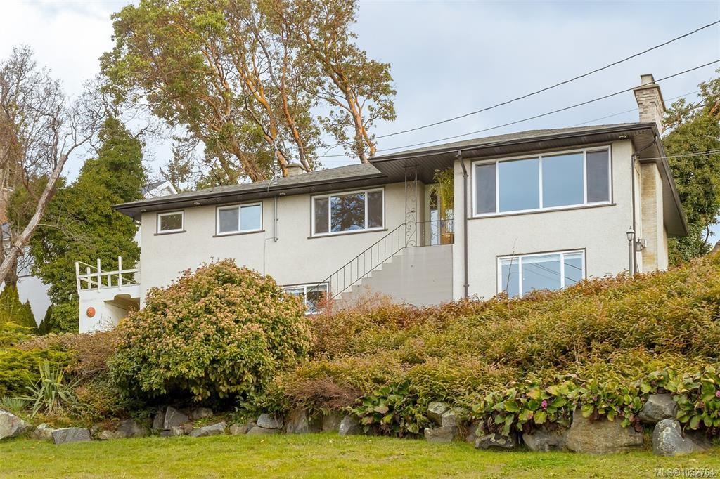 368 Gorge Rd — listing photo 10 of 50