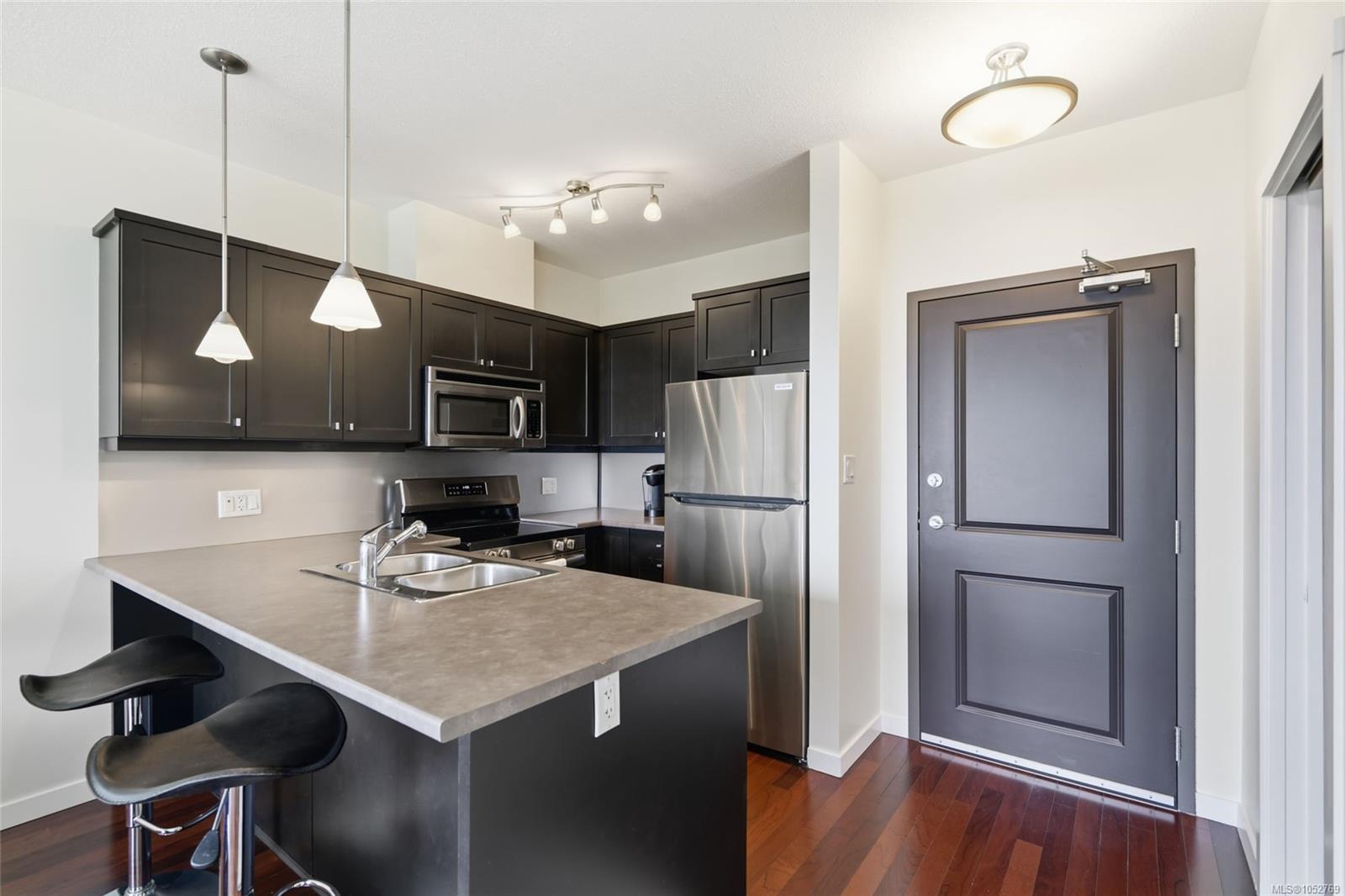 304-555 Franklyn St — listing photo 4 of 35