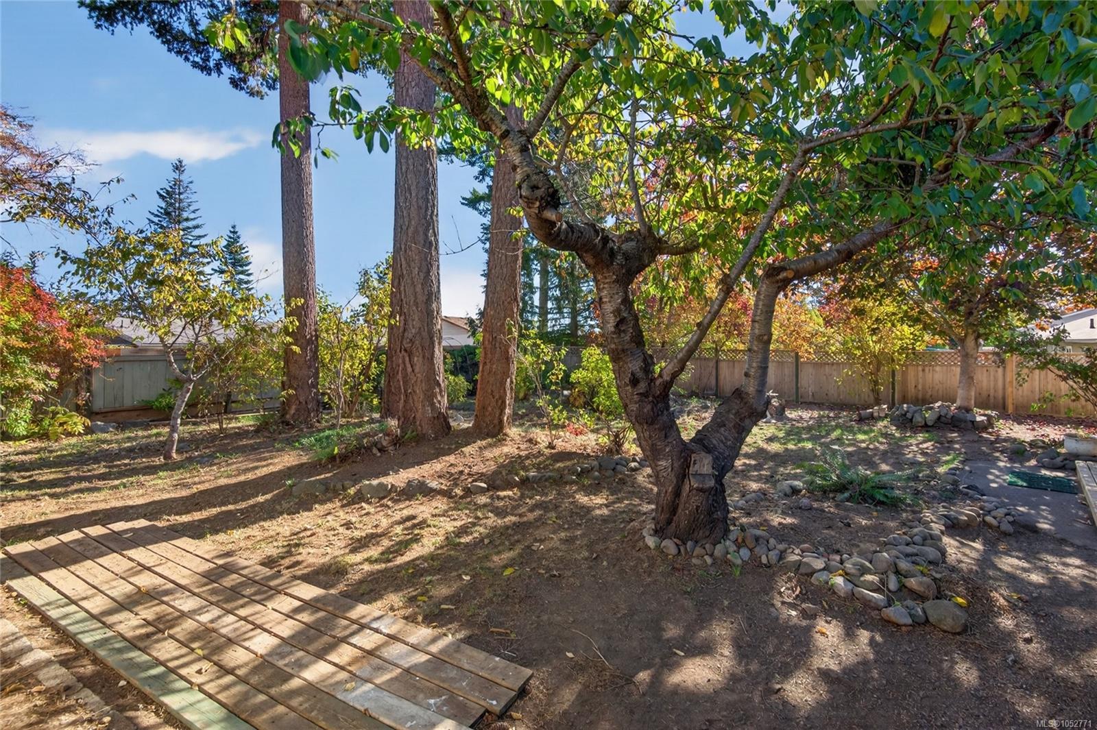 733 Marina Blvd — listing photo 13 of 44