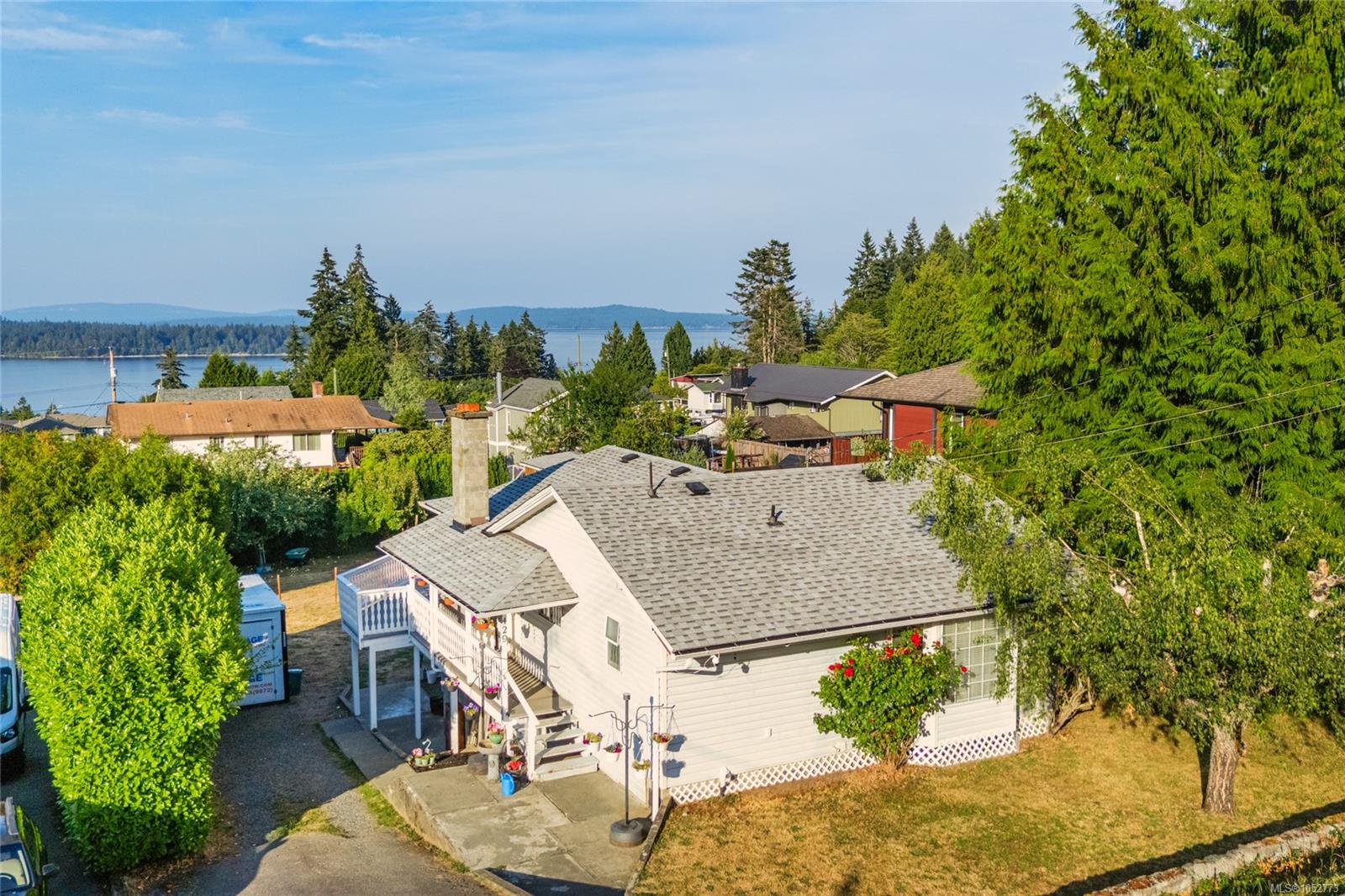 429 Davis Rd — listing photo 2 of 56