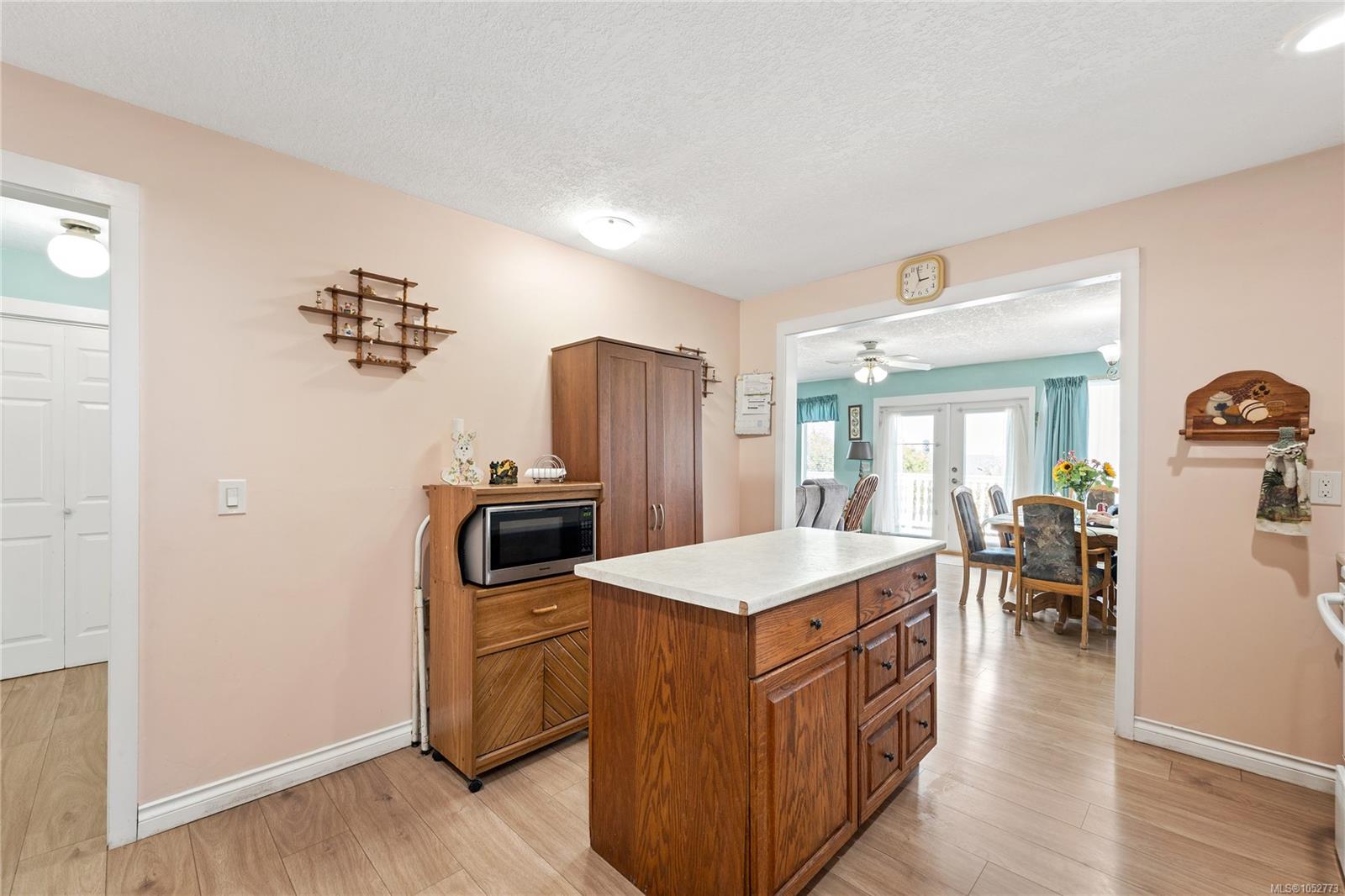 429 Davis Rd — listing photo 12 of 56