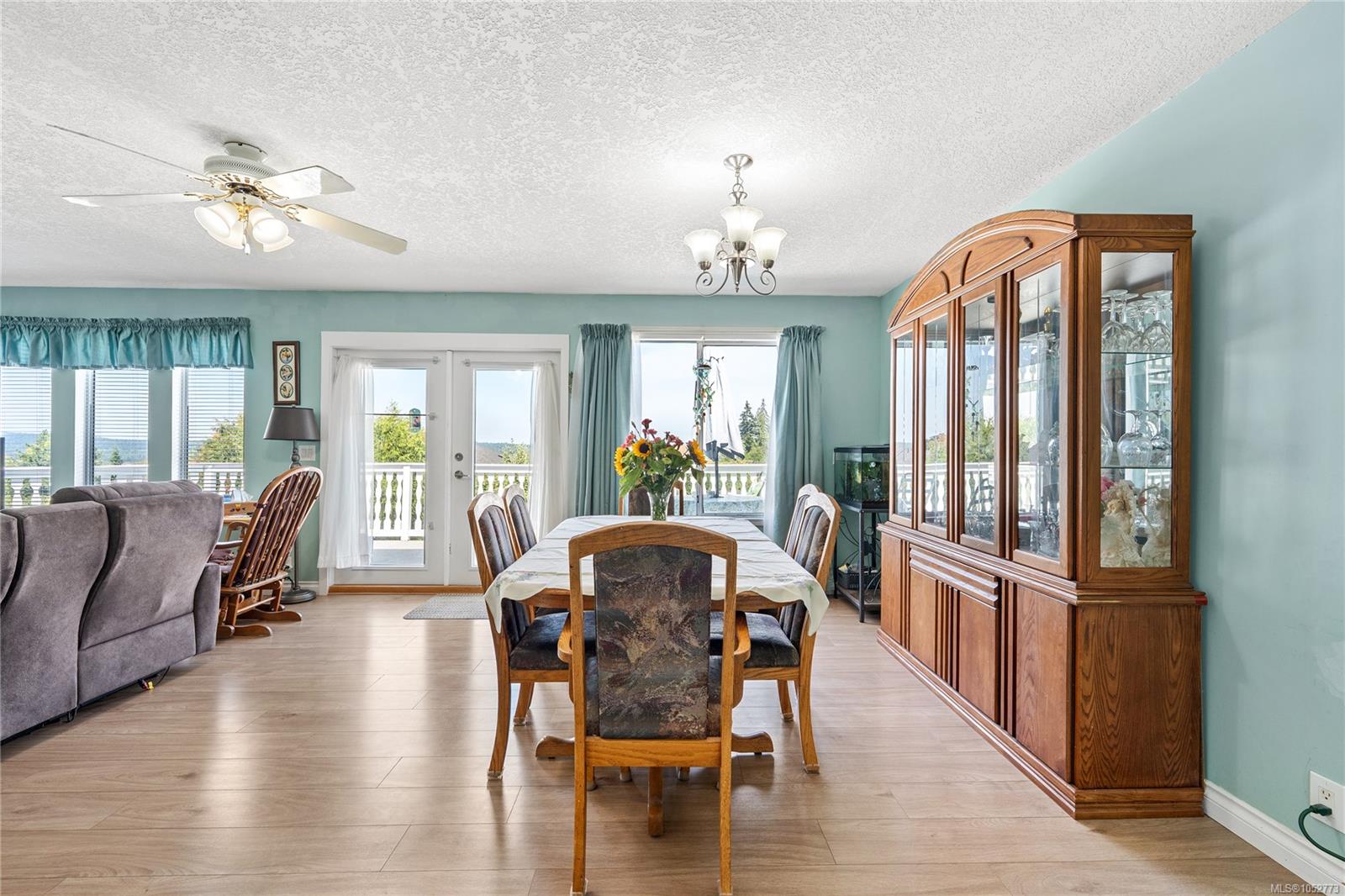 429 Davis Rd — listing photo 8 of 56
