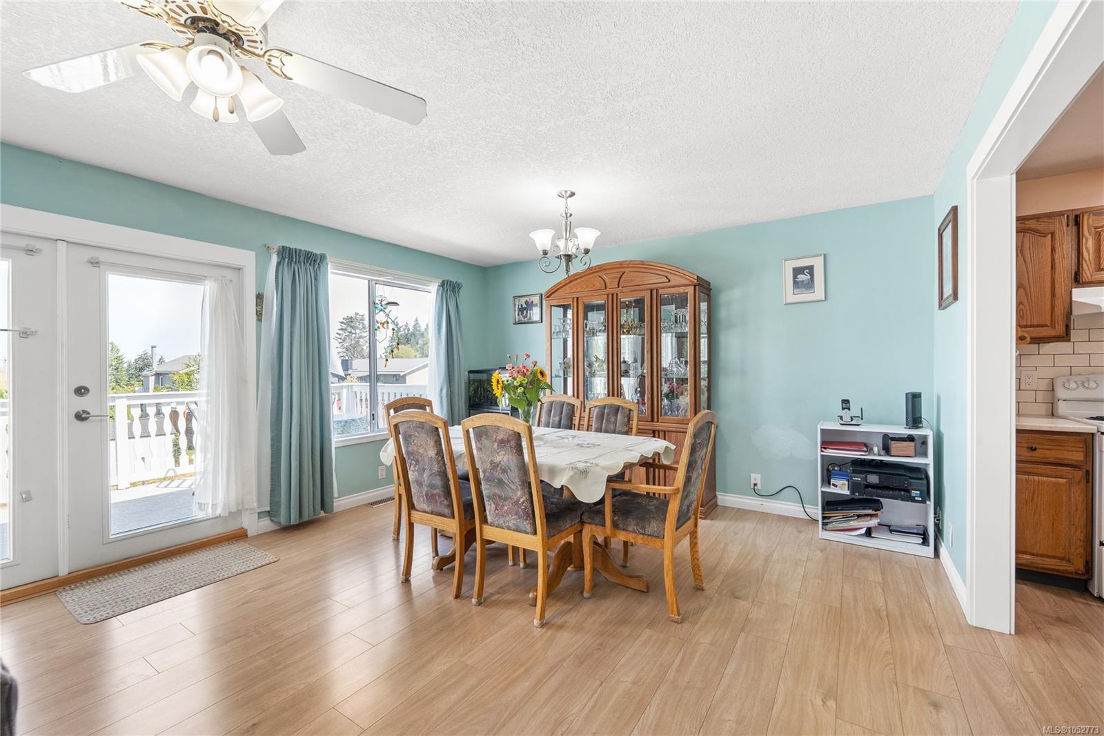 429 Davis Rd — listing photo 9 of 56