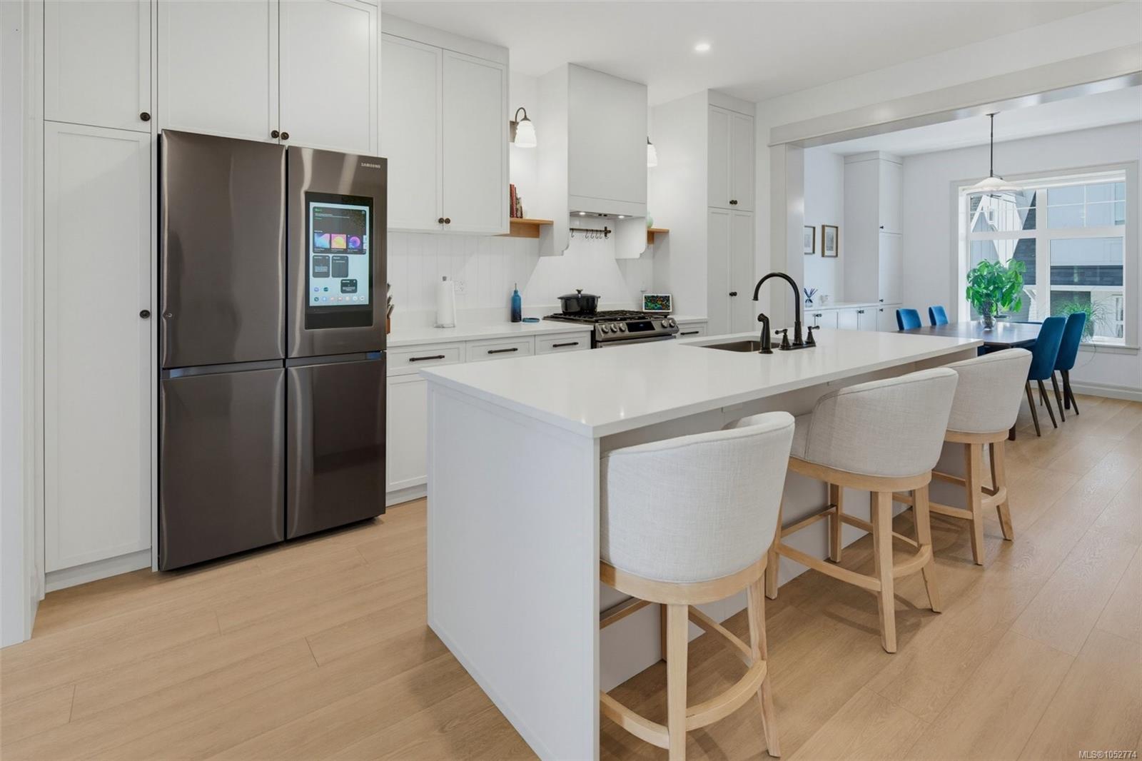 4-3092 Washington Ave — listing photo 11 of 43