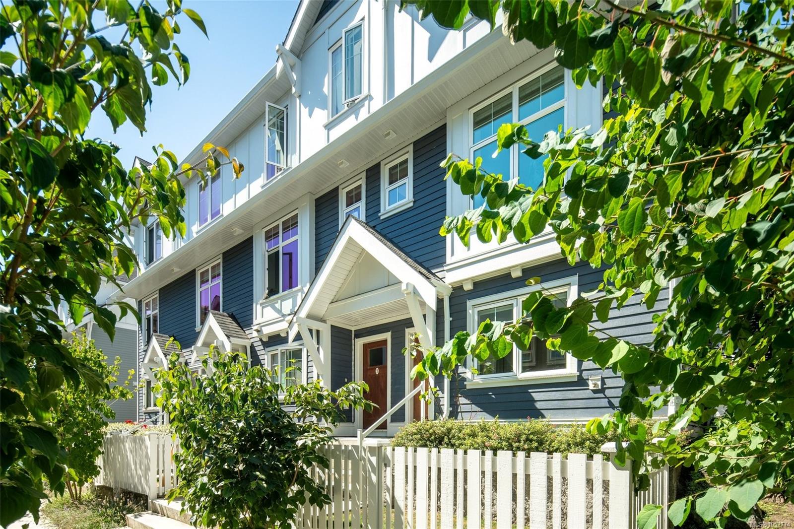 4-3092 Washington Ave — listing photo 3 of 43