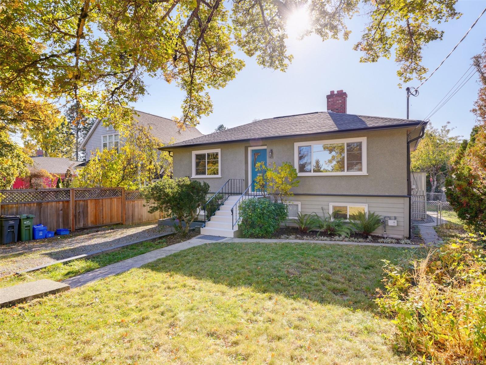 1451 Lang St — listing photo 3 of 31