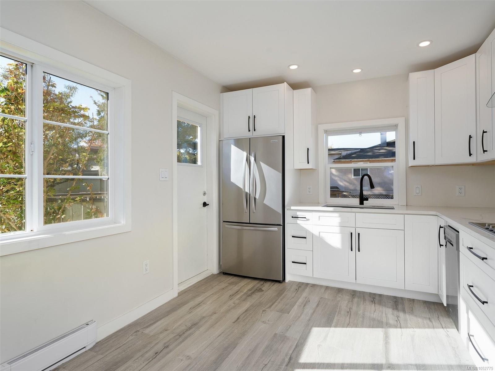 1451 Lang St — listing photo 5 of 31