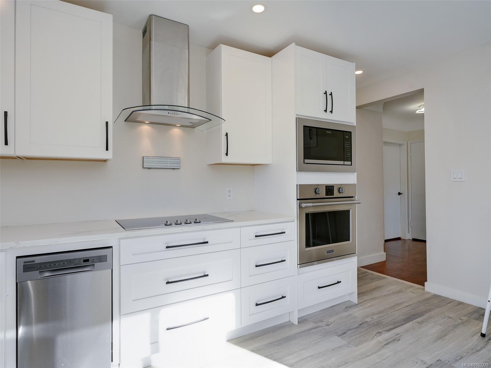 1451 Lang St — listing photo 6 of 31