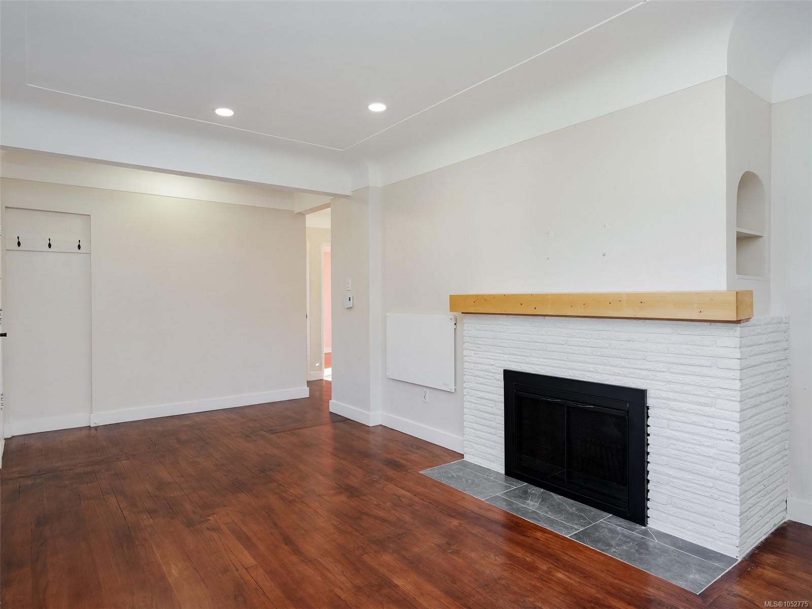1451 Lang St — listing photo 8 of 31