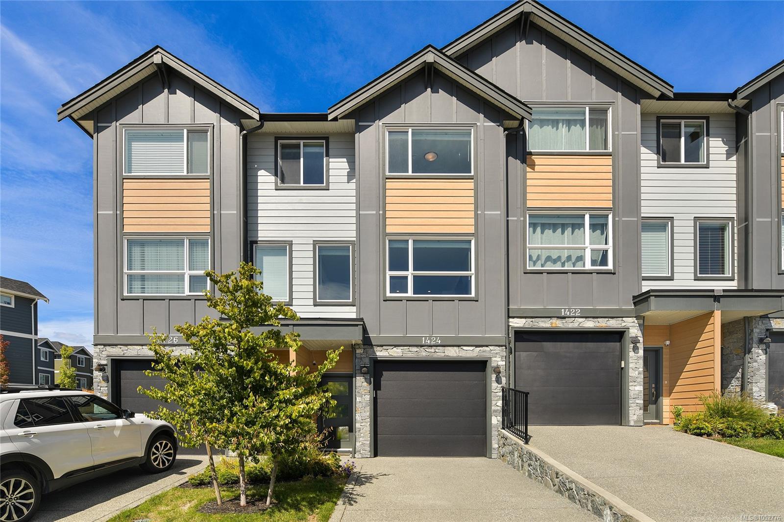 1424 Atlas Dr — listing photo 2 of 32