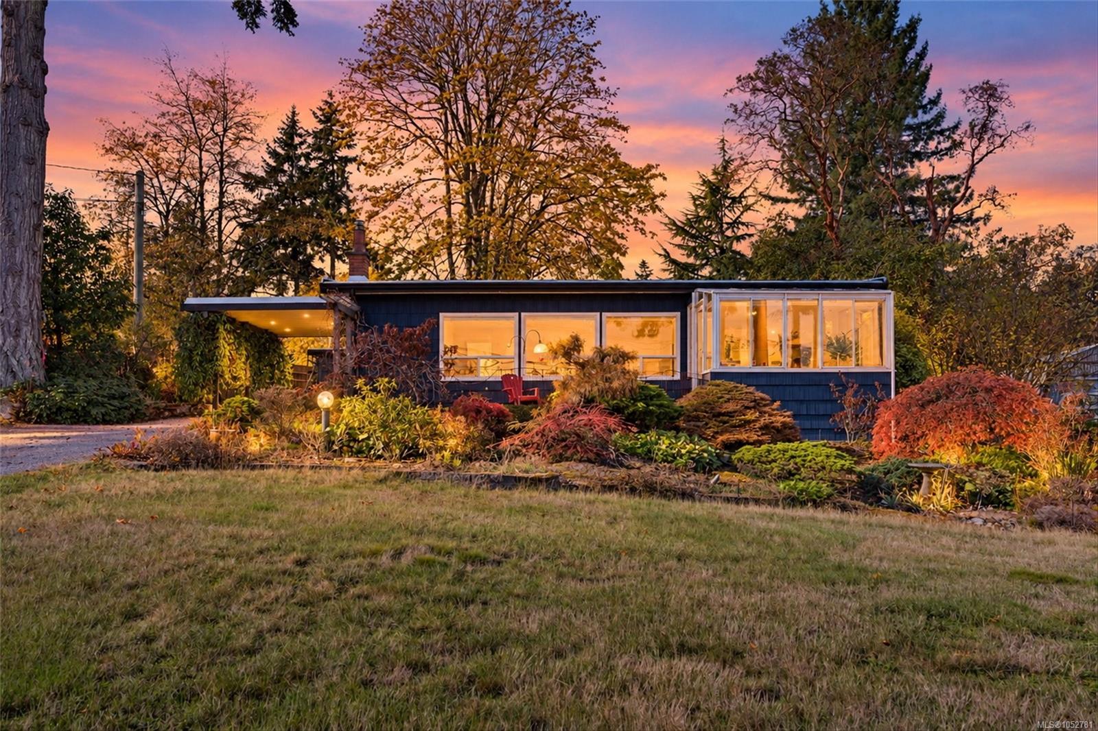 8698 East Saanich Rd, North Saanich