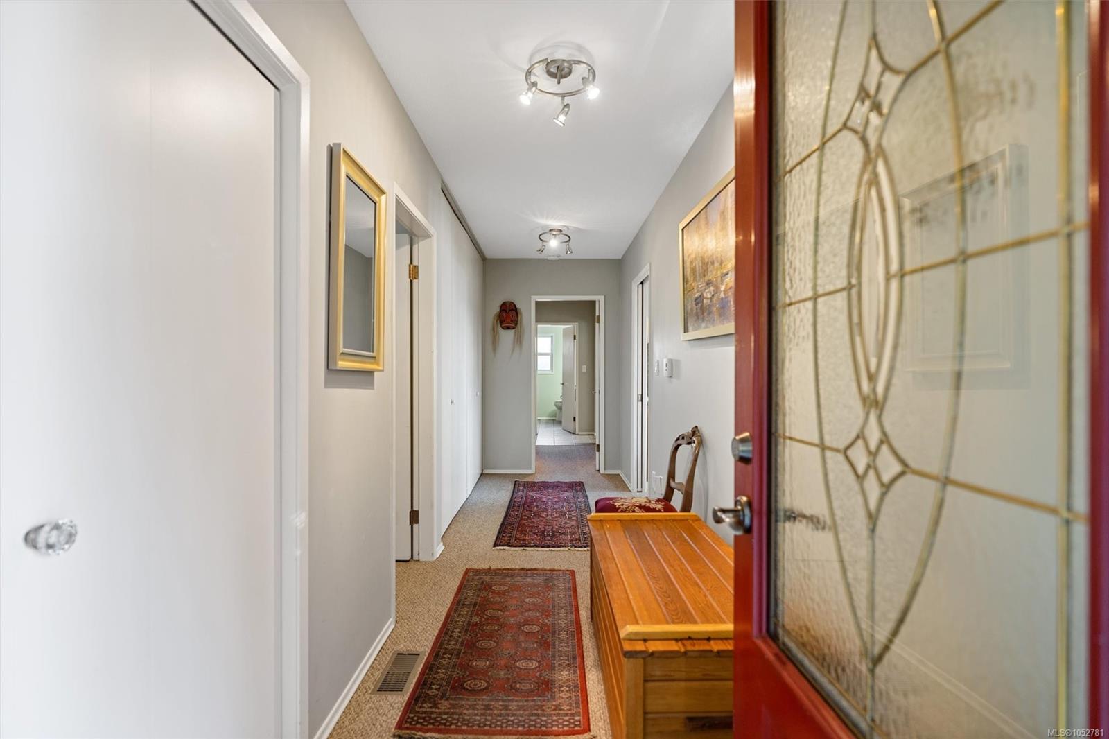 8698 East Saanich Rd — listing photo 6 of 32