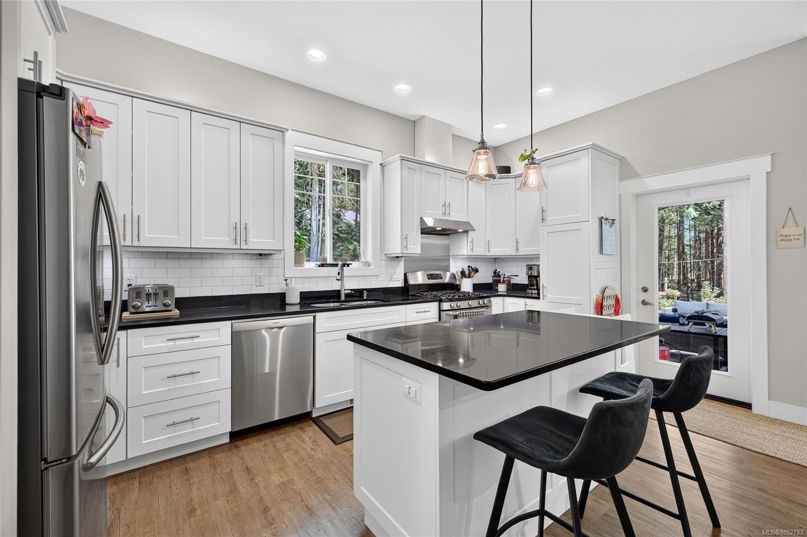 2651 Ethel Lane — listing photo 5 of 38