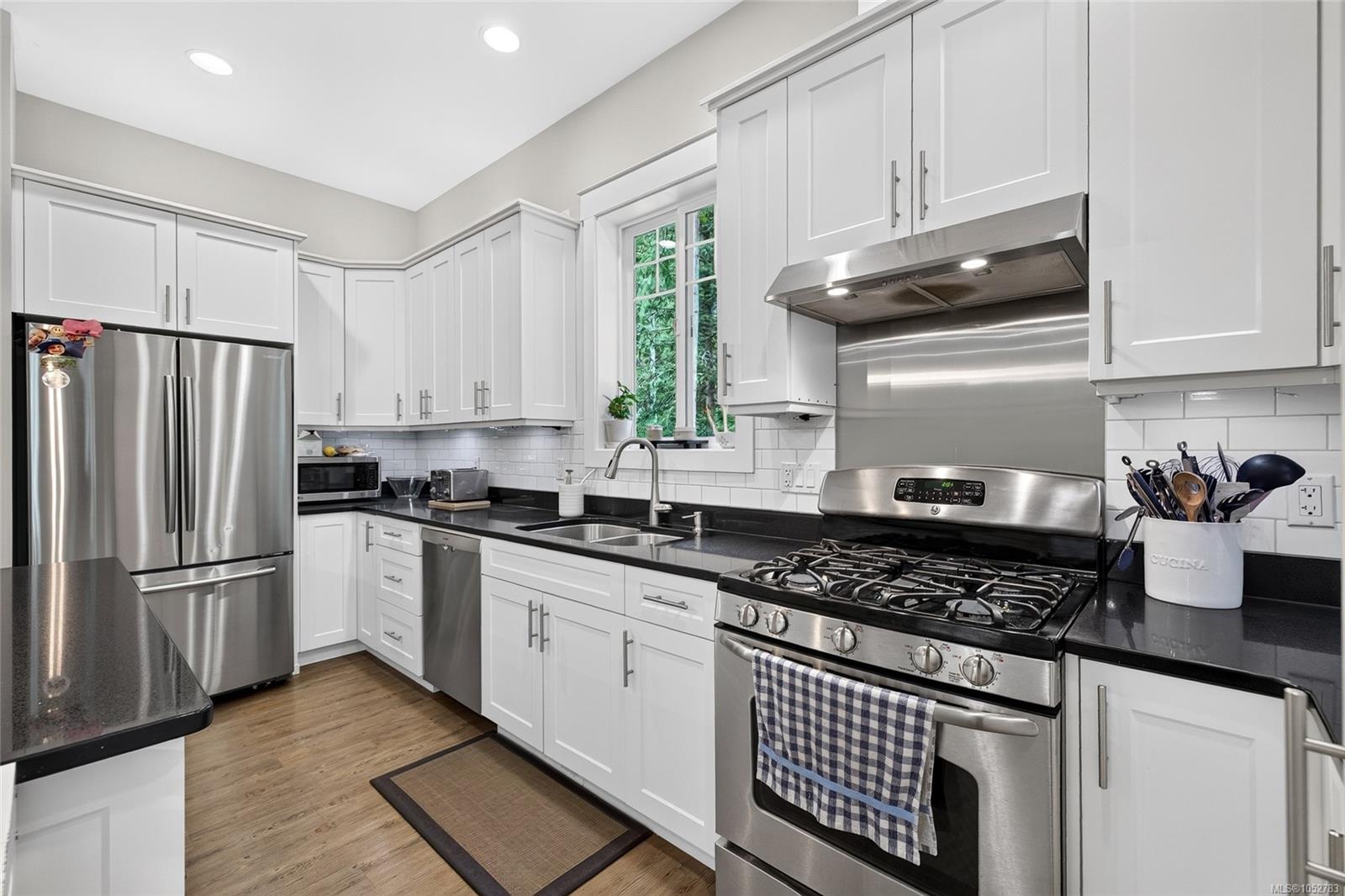 2651 Ethel Lane — listing photo 6 of 38
