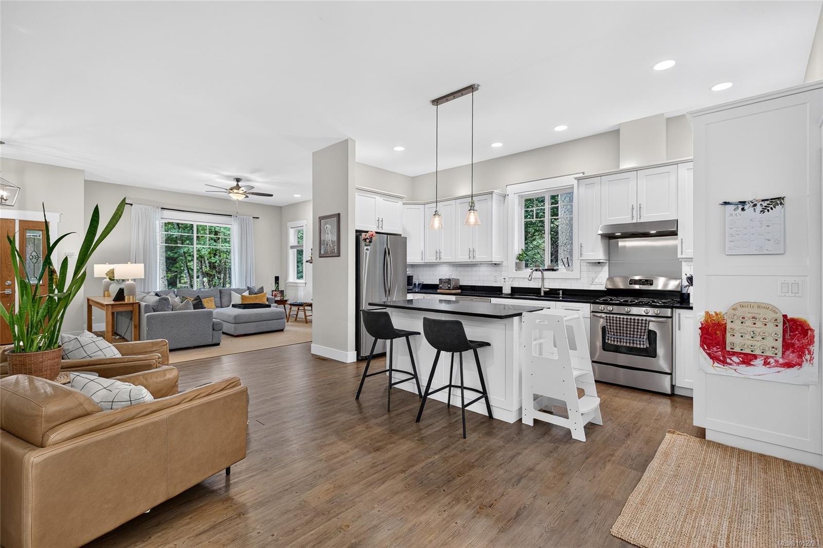 2651 Ethel Lane — listing photo 9 of 38
