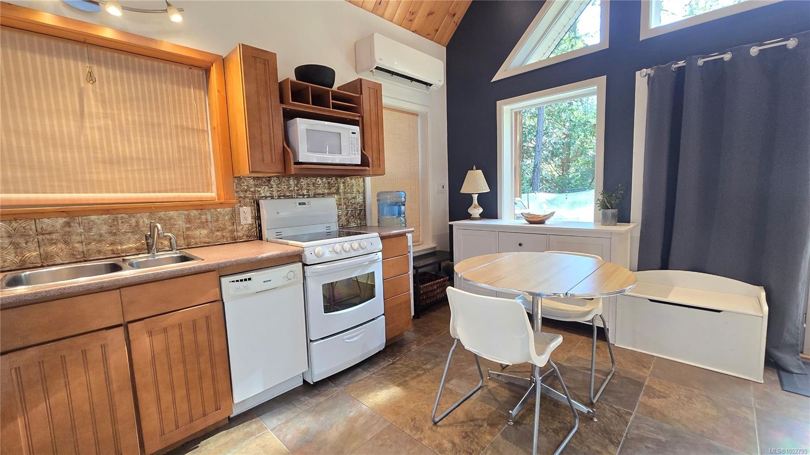434 Dunshire Dr — listing photo 11 of 29