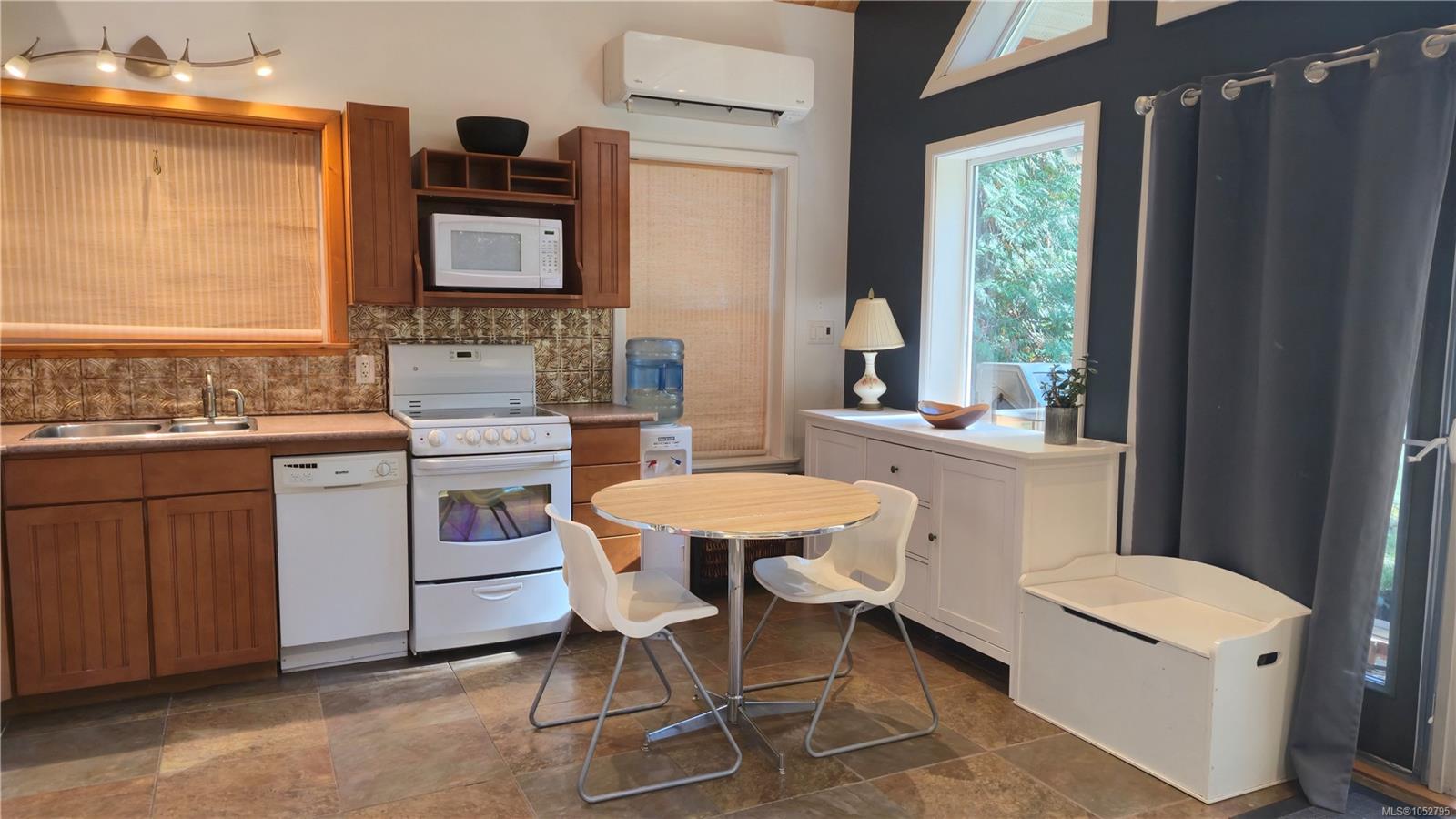434 Dunshire Dr — listing photo 10 of 29
