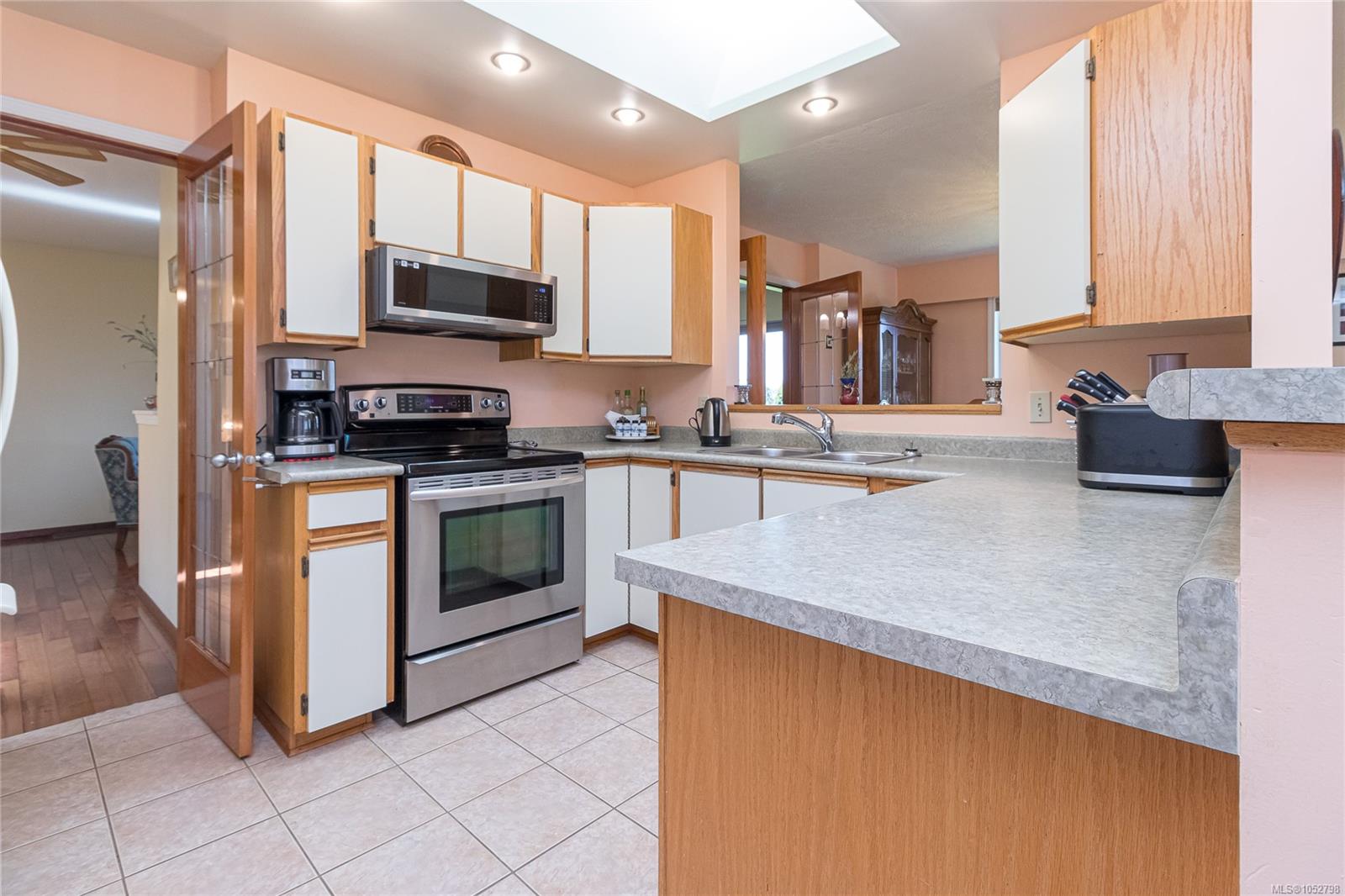 7453 Veyaness Rd — listing photo 12 of 43