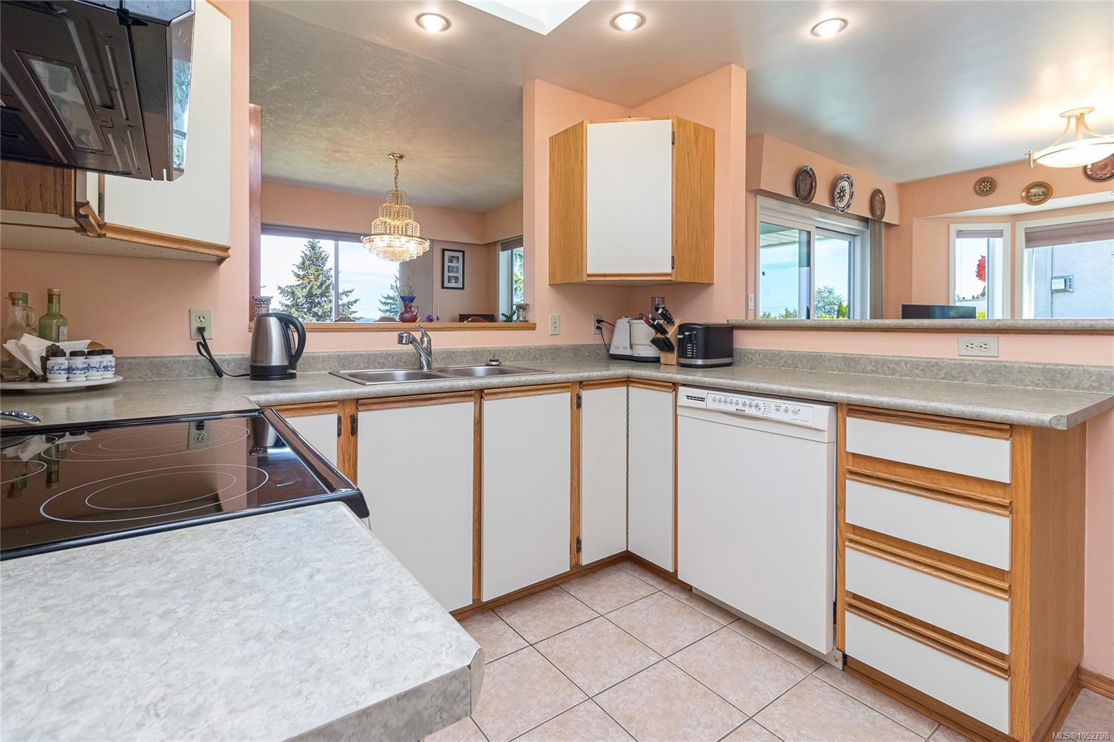 7453 Veyaness Rd — listing photo 13 of 43