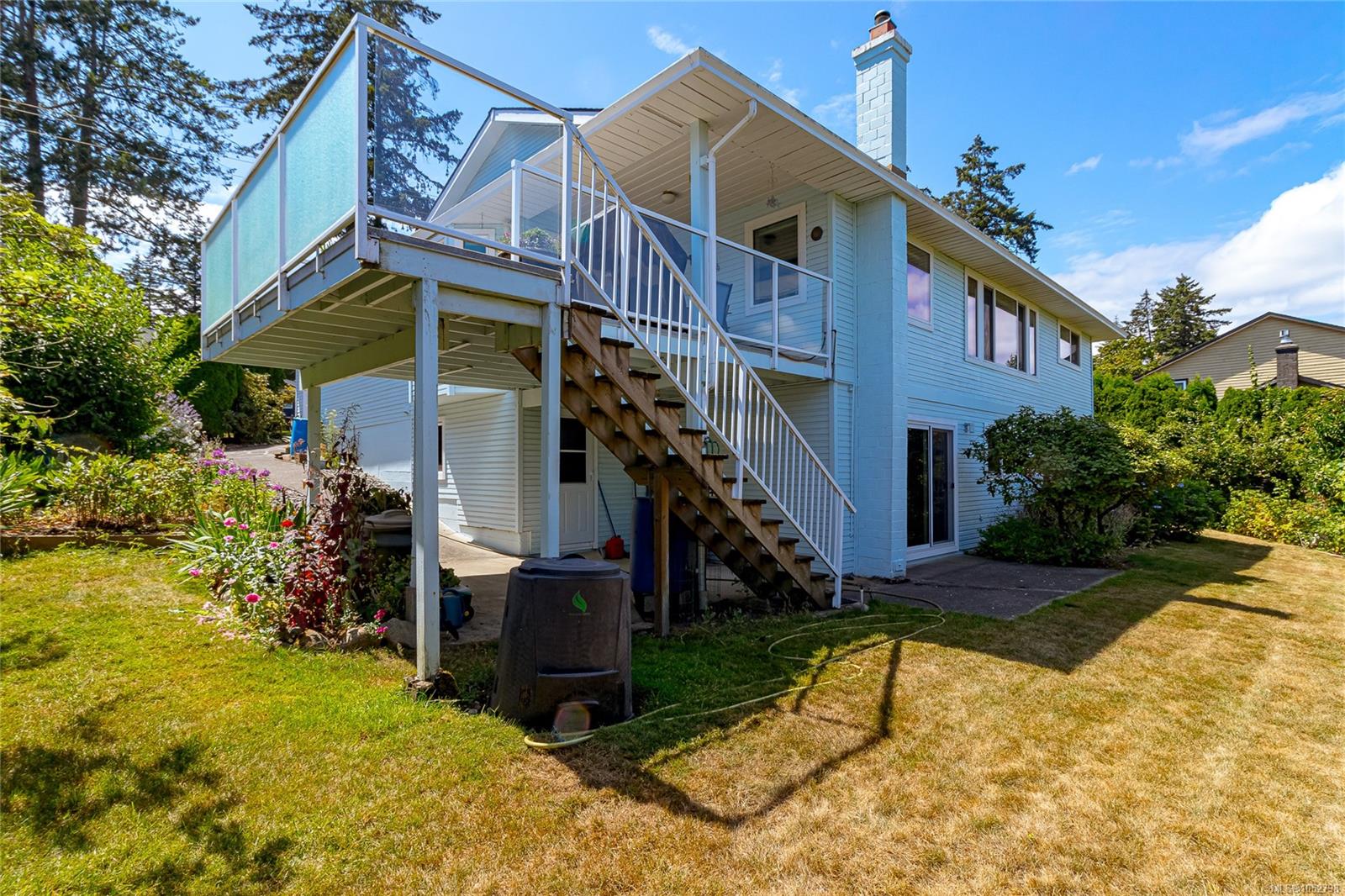 7453 Veyaness Rd — listing photo 3 of 43
