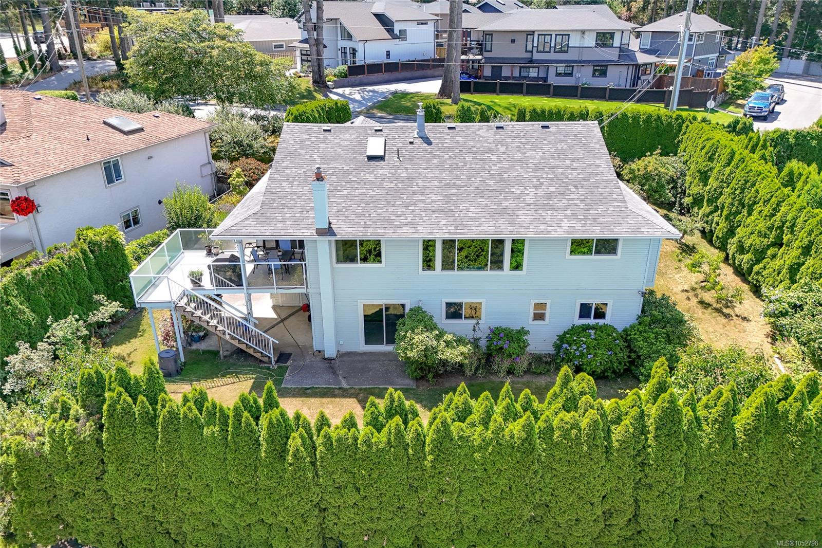 7453 Veyaness Rd — listing photo 4 of 43