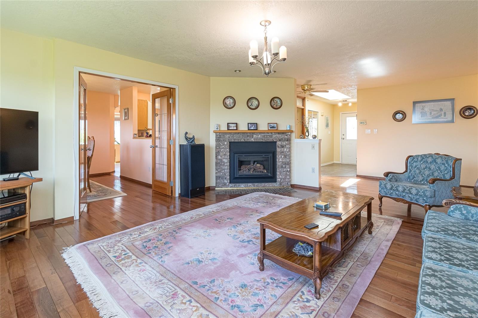7453 Veyaness Rd — listing photo 7 of 43
