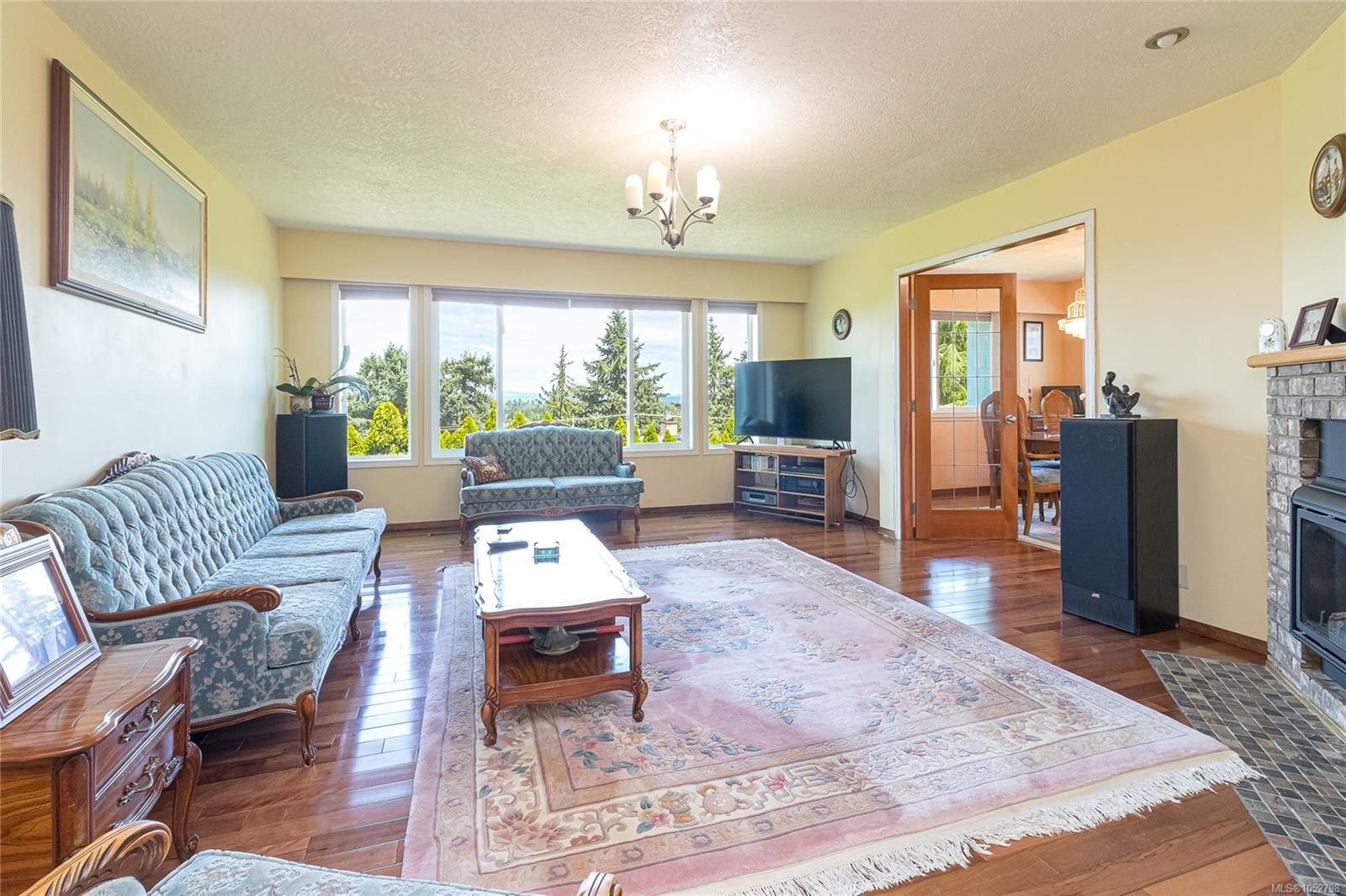 7453 Veyaness Rd — listing photo 8 of 43