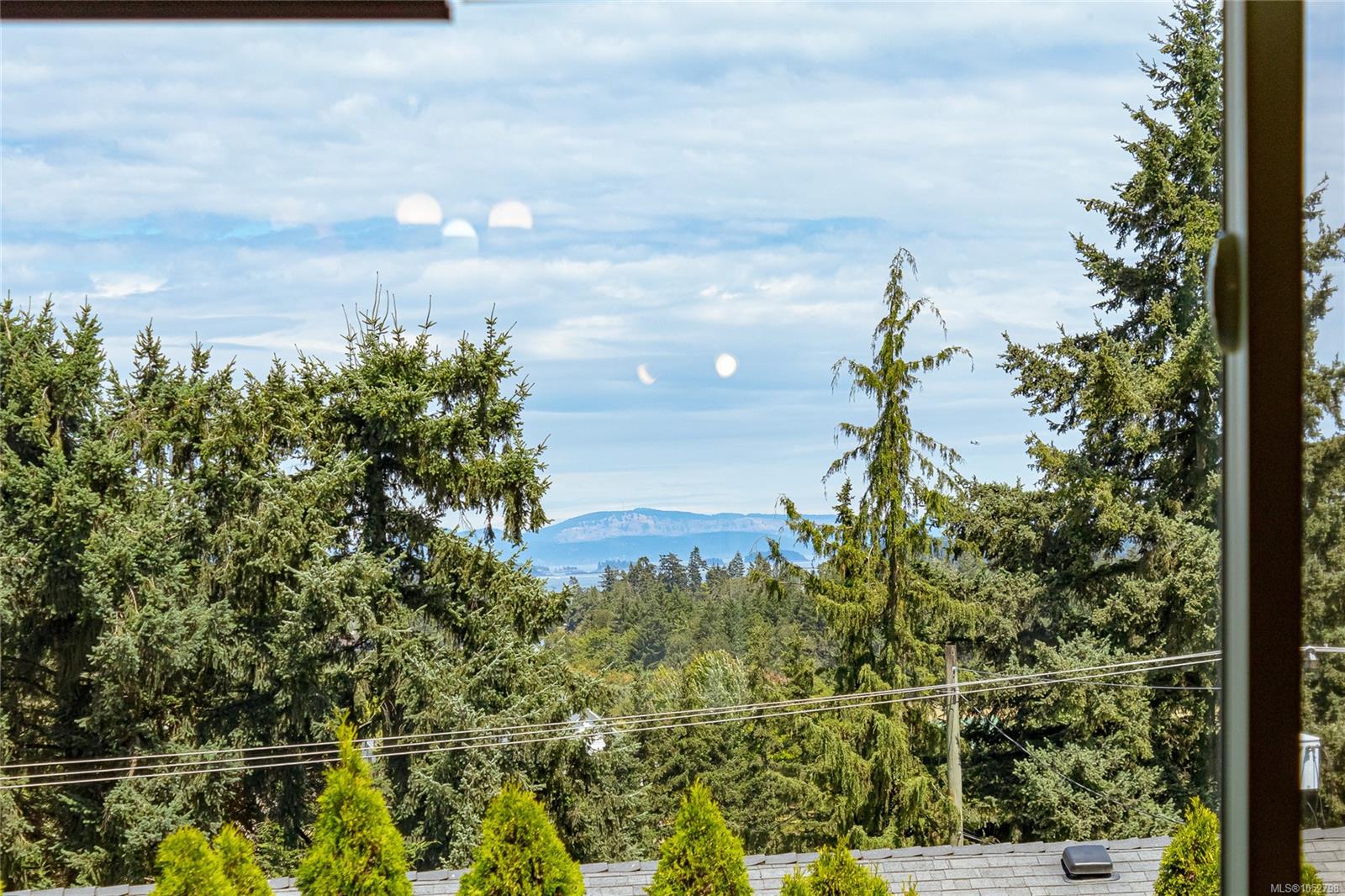7453 Veyaness Rd — listing photo 9 of 43