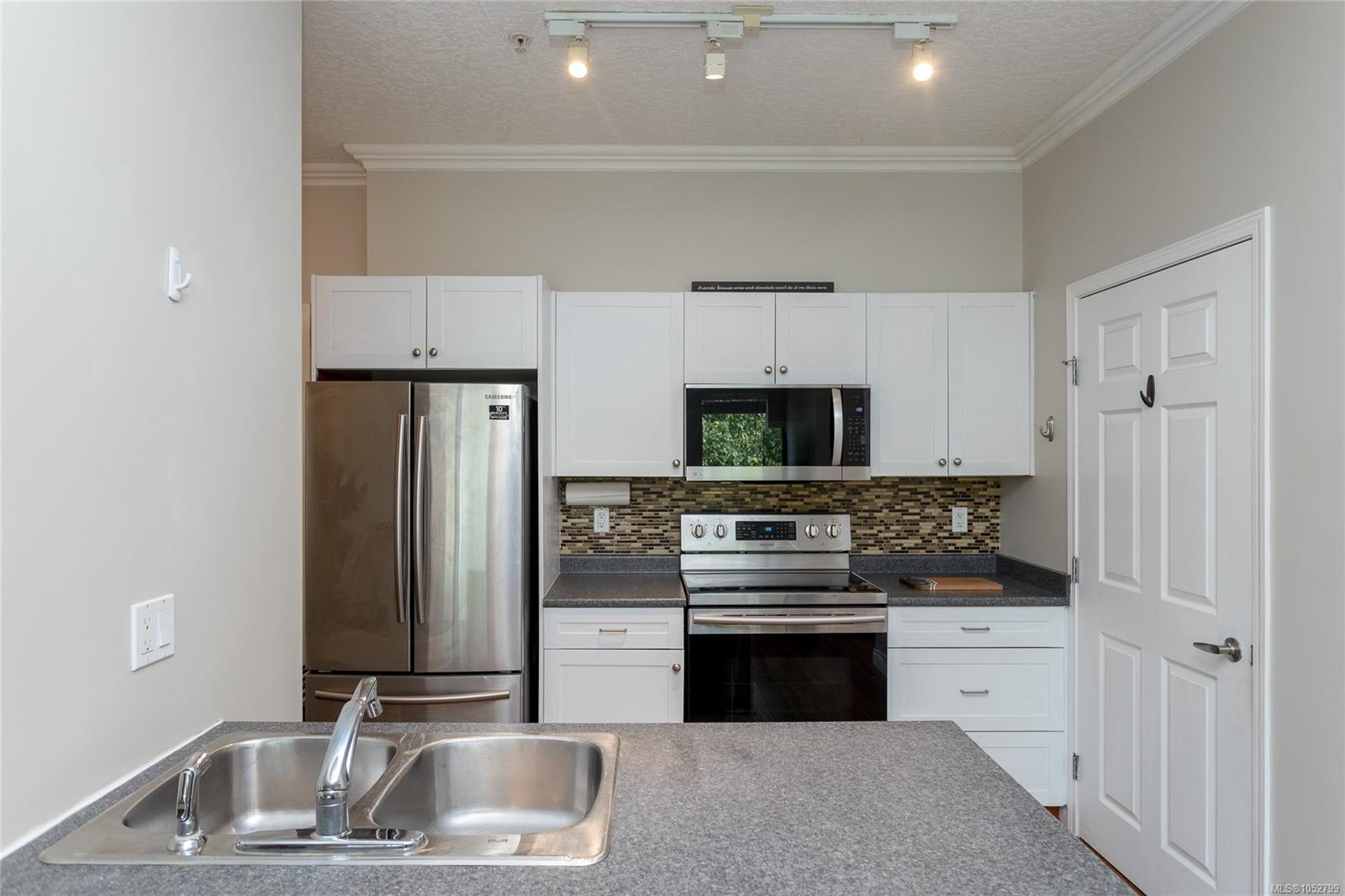 300-383 Wale Rd — listing photo 11 of 30