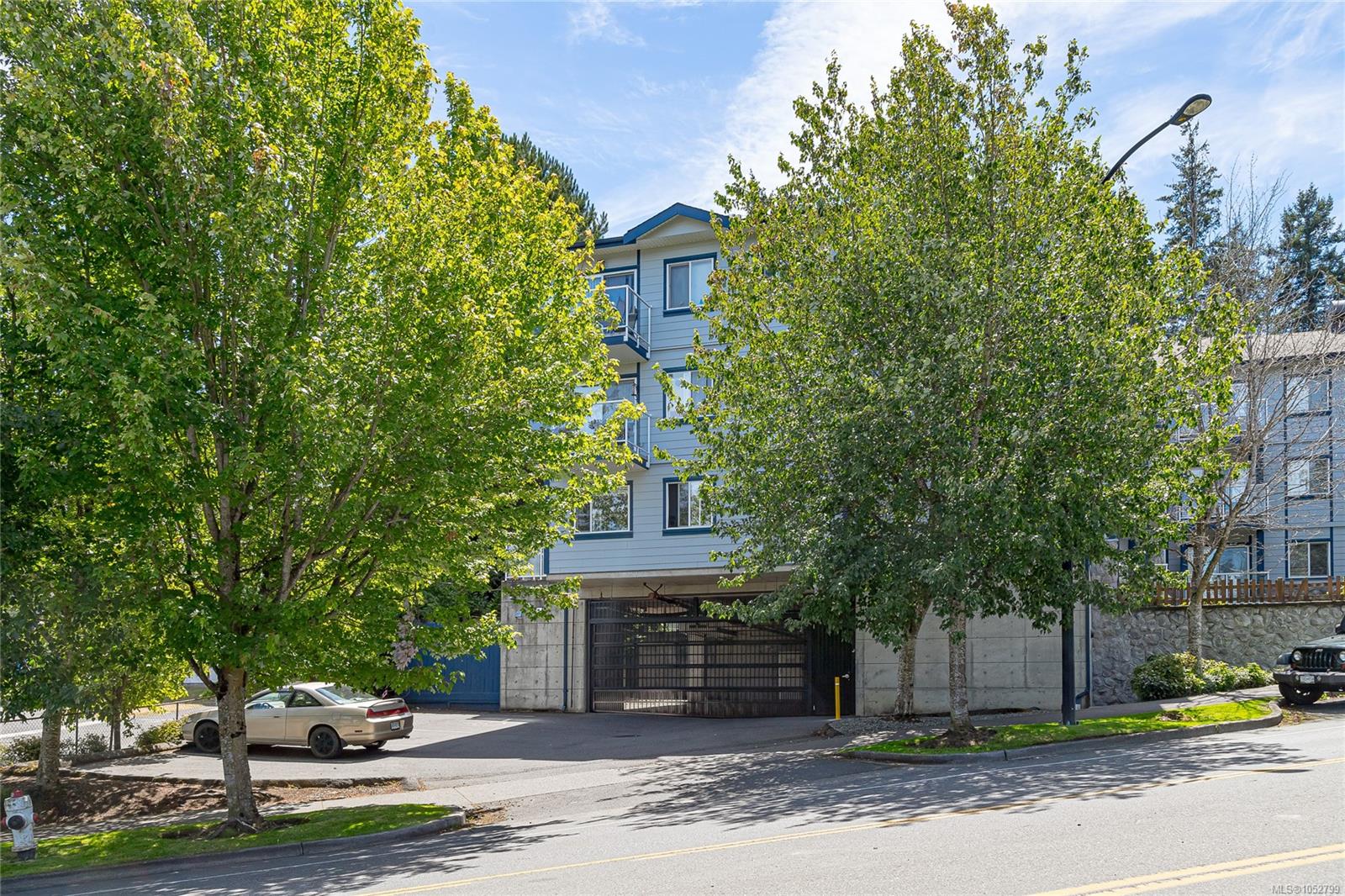 300-383 Wale Rd — listing photo 3 of 30