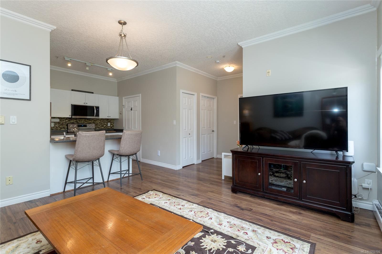 300-383 Wale Rd — listing photo 8 of 30