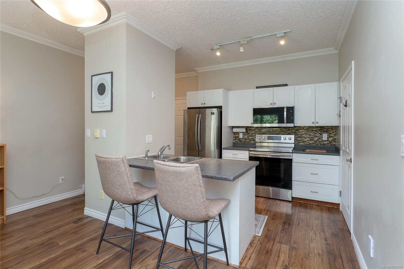300-383 Wale Rd — listing photo 10 of 30