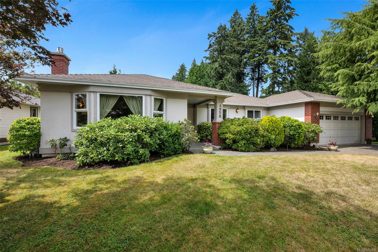 4958 Del Monte Ave, Saanich