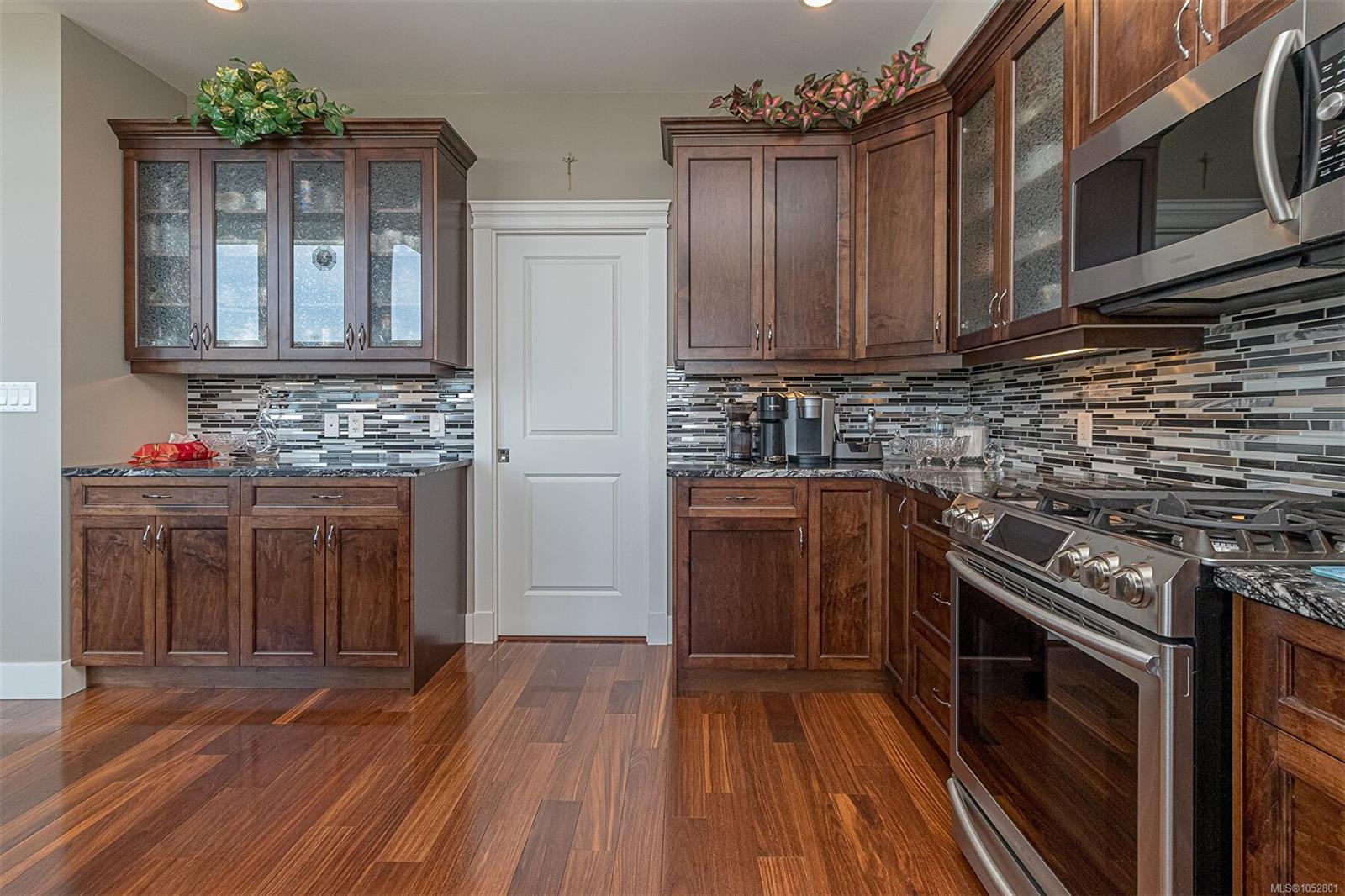 10-614 Granrose Terr — listing photo 13 of 44
