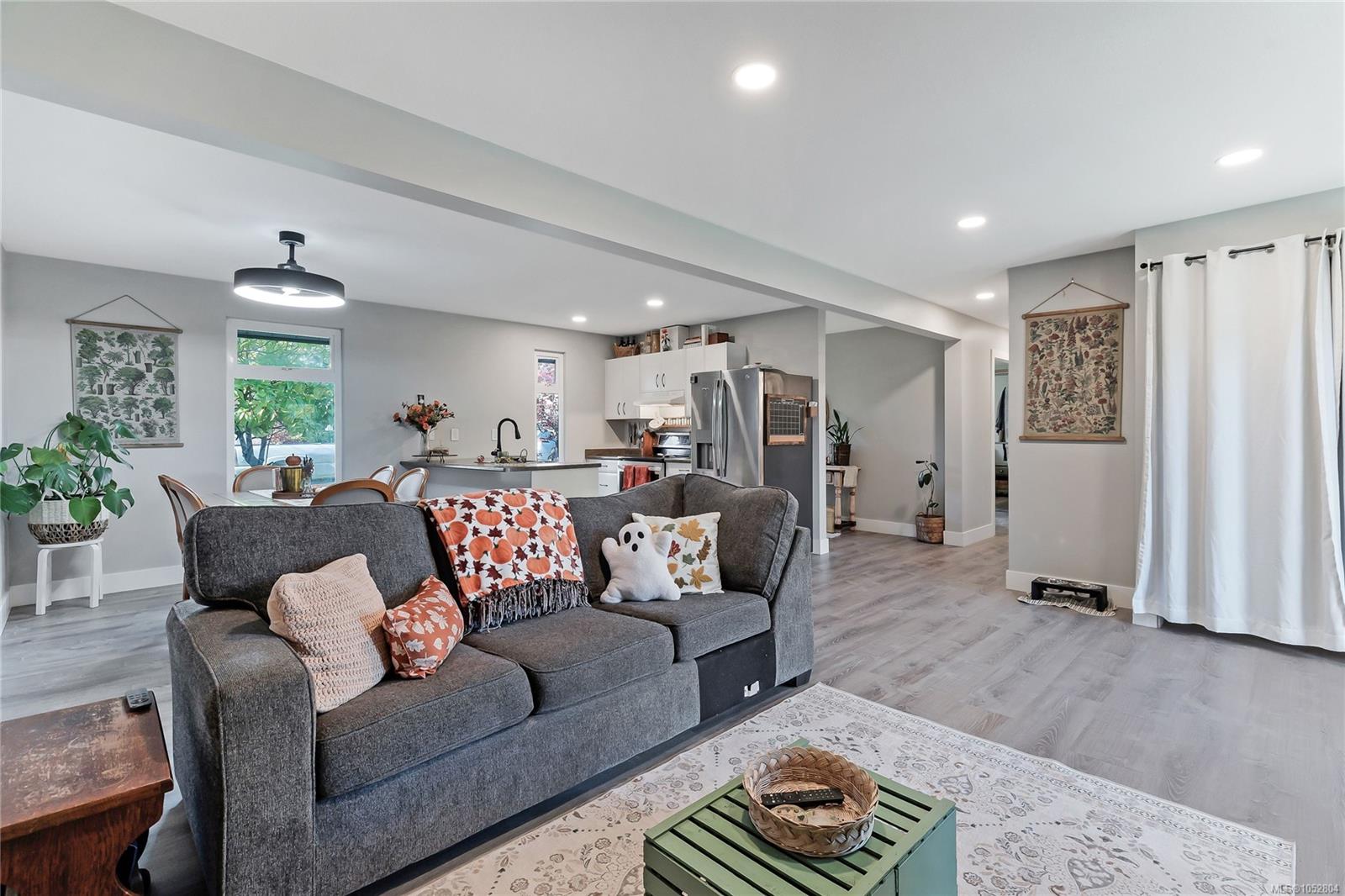440 Allwood Rd — listing photo 11 of 46