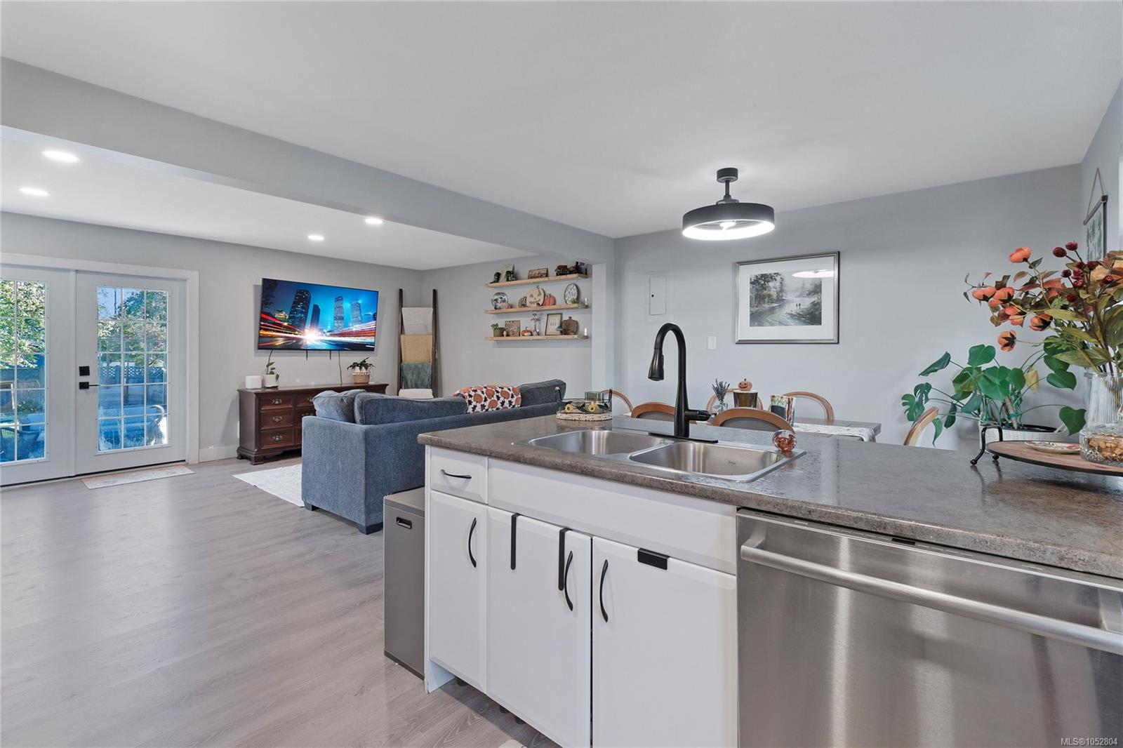 440 Allwood Rd — listing photo 13 of 46
