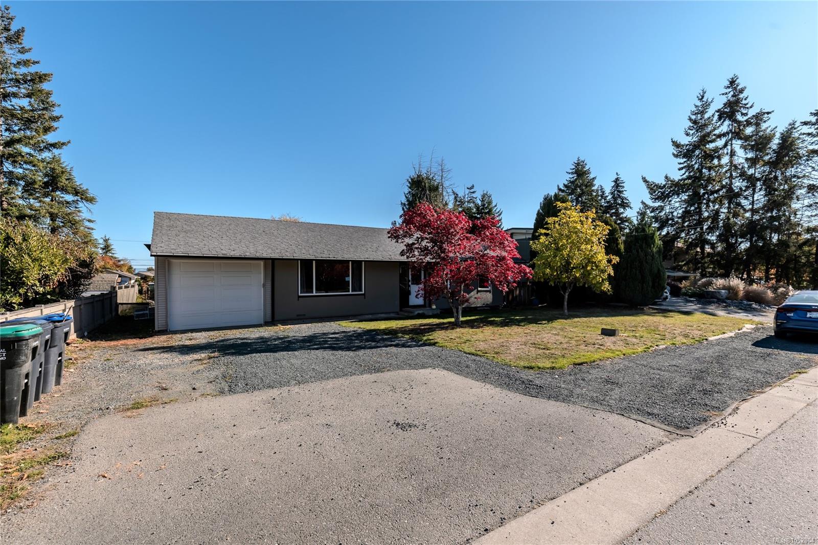 440 Allwood Rd — listing photo 4 of 46