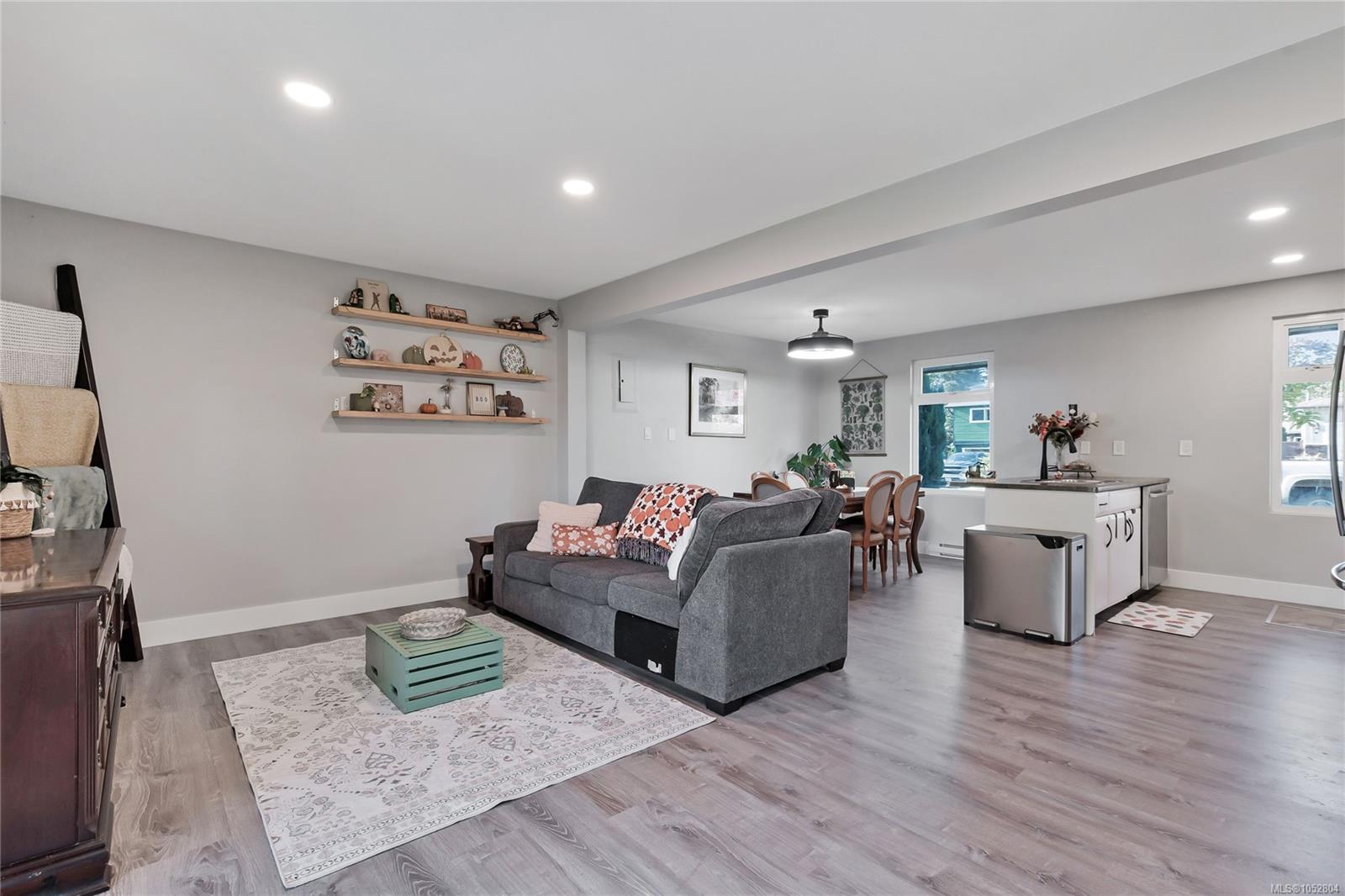 440 Allwood Rd — listing photo 8 of 46