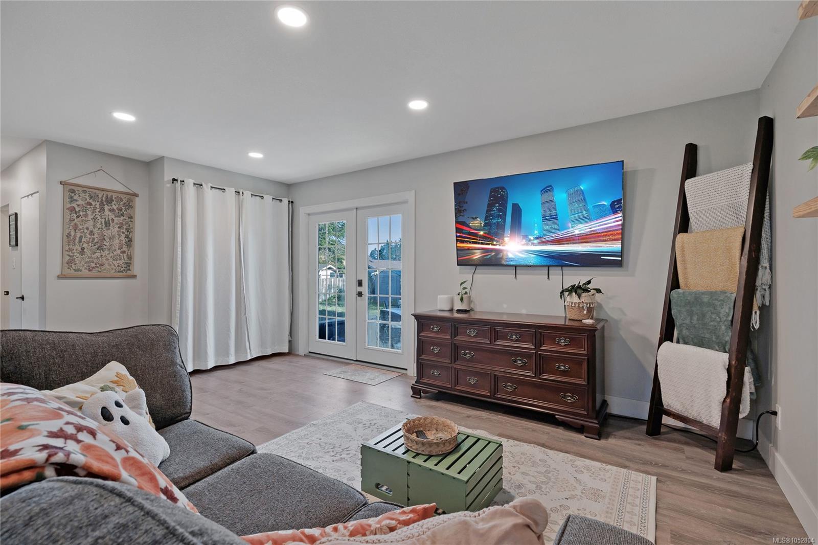 440 Allwood Rd — listing photo 9 of 46
