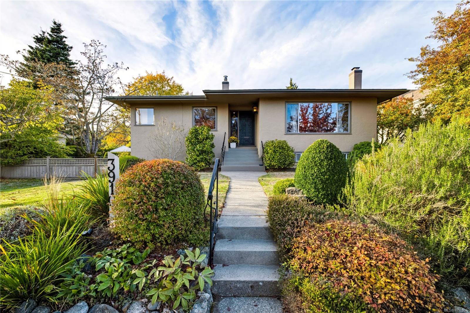 3910 Scolton Rd — listing photo 4 of 46