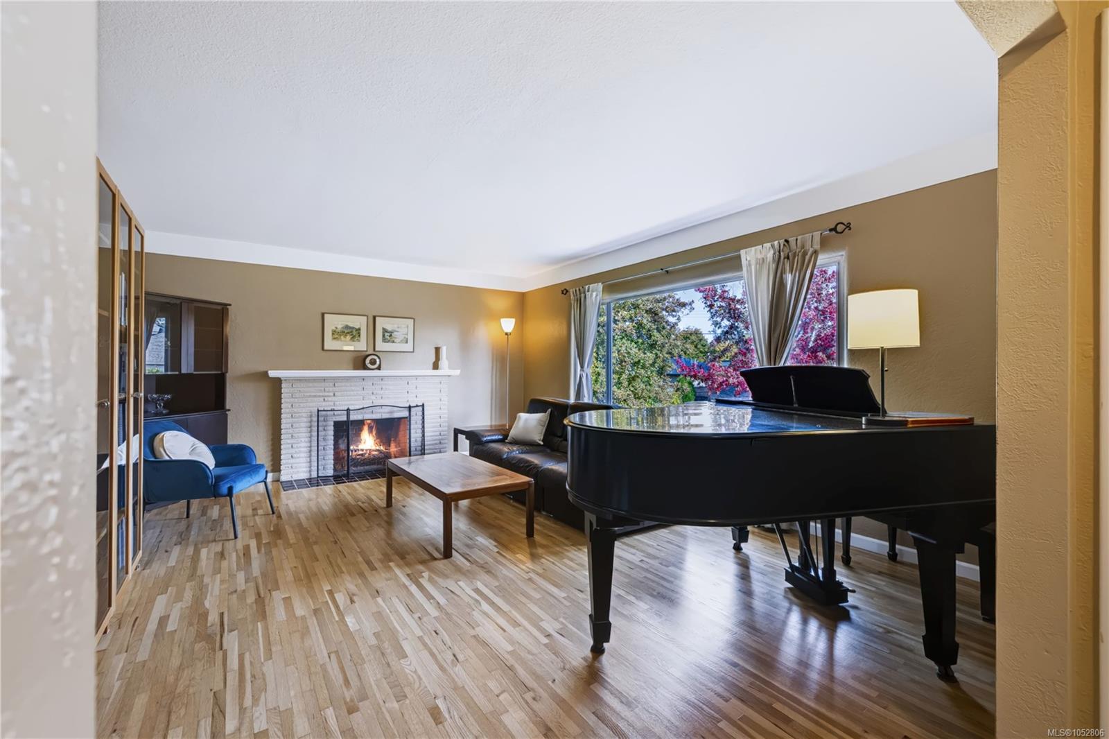 3910 Scolton Rd — listing photo 9 of 46