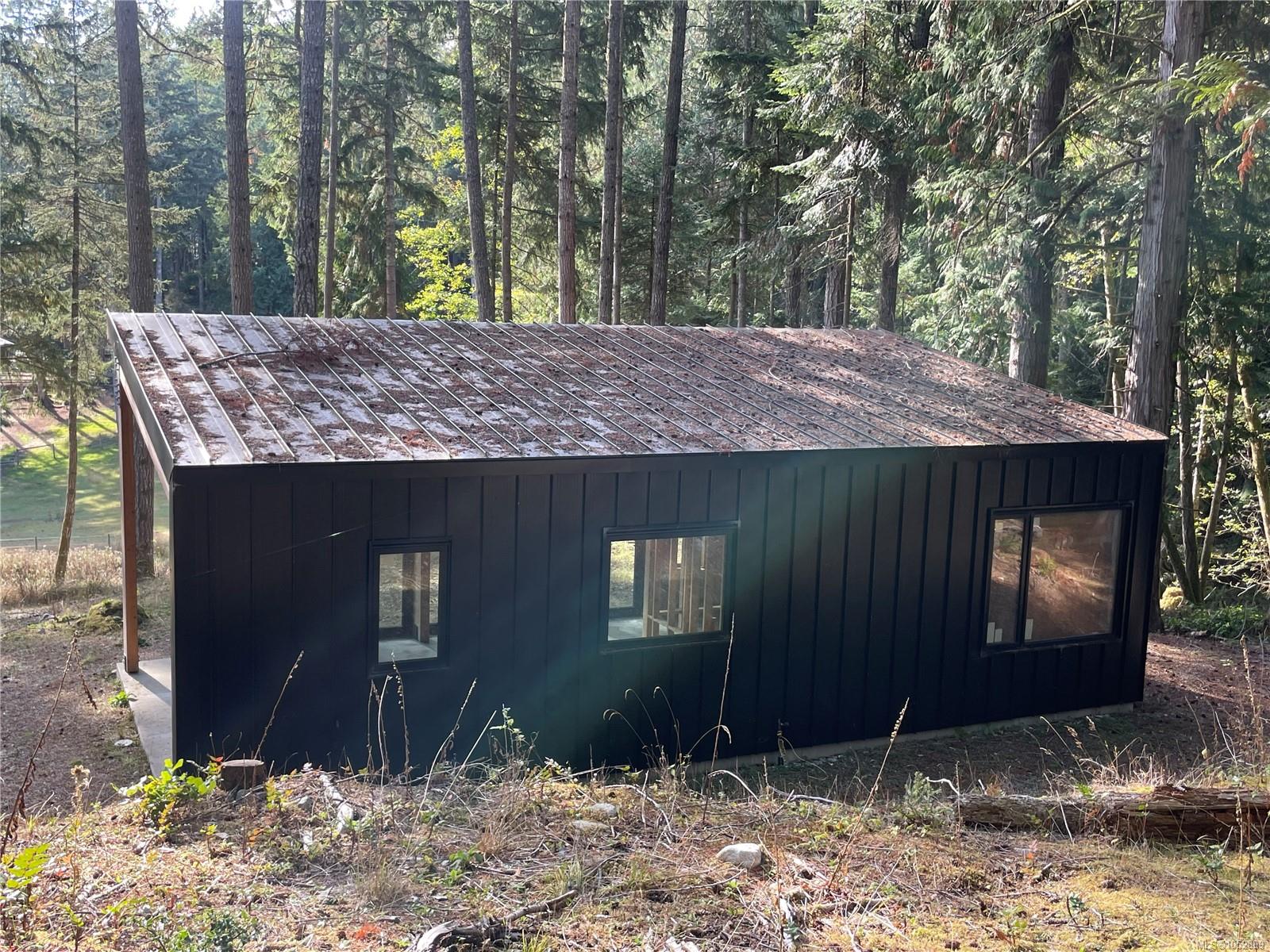 1376 Isabella Point Rd — listing photo 5 of 12