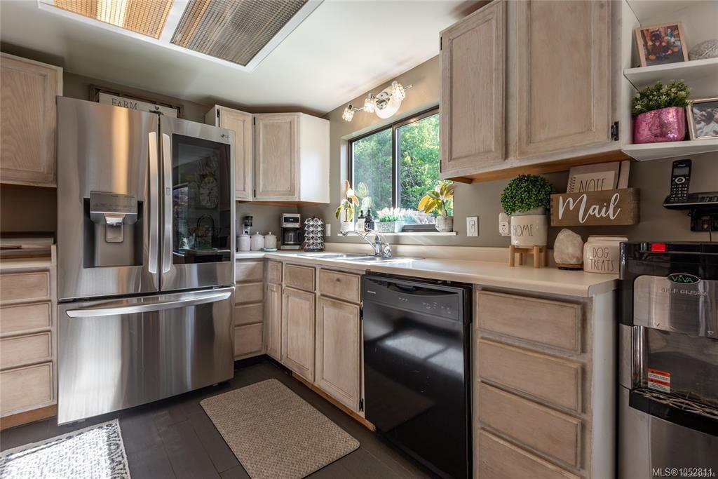 973 Island Hwy — listing photo 10 of 81