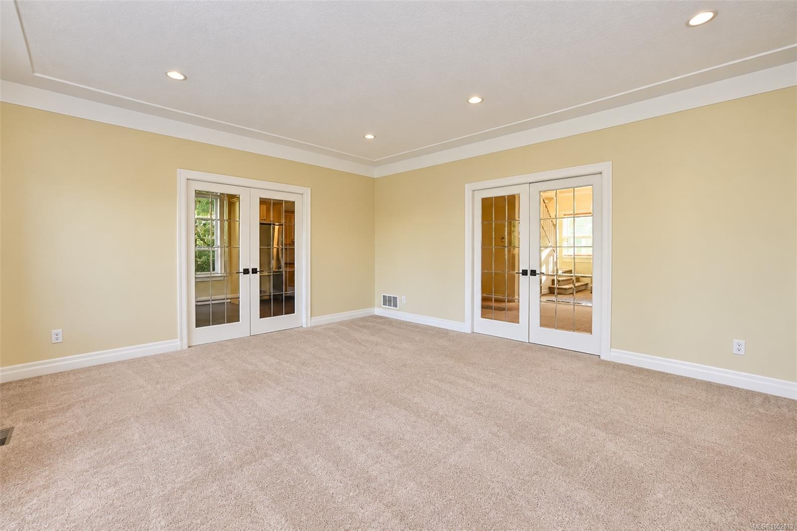 6086 Sterling Dr — listing photo 11 of 52