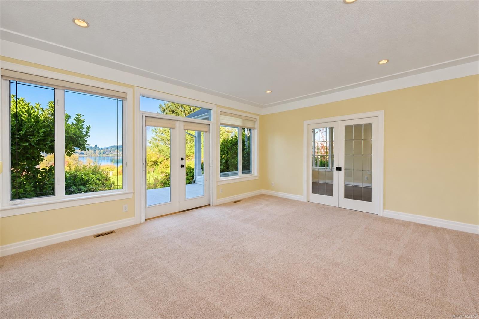6086 Sterling Dr — listing photo 12 of 52