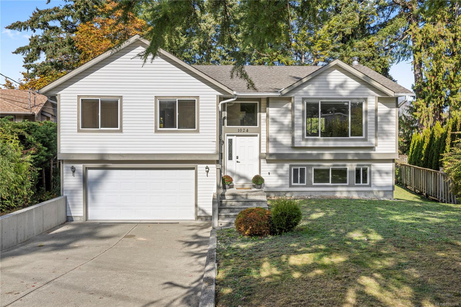 1024 Centre Cres, Qualicum Beach