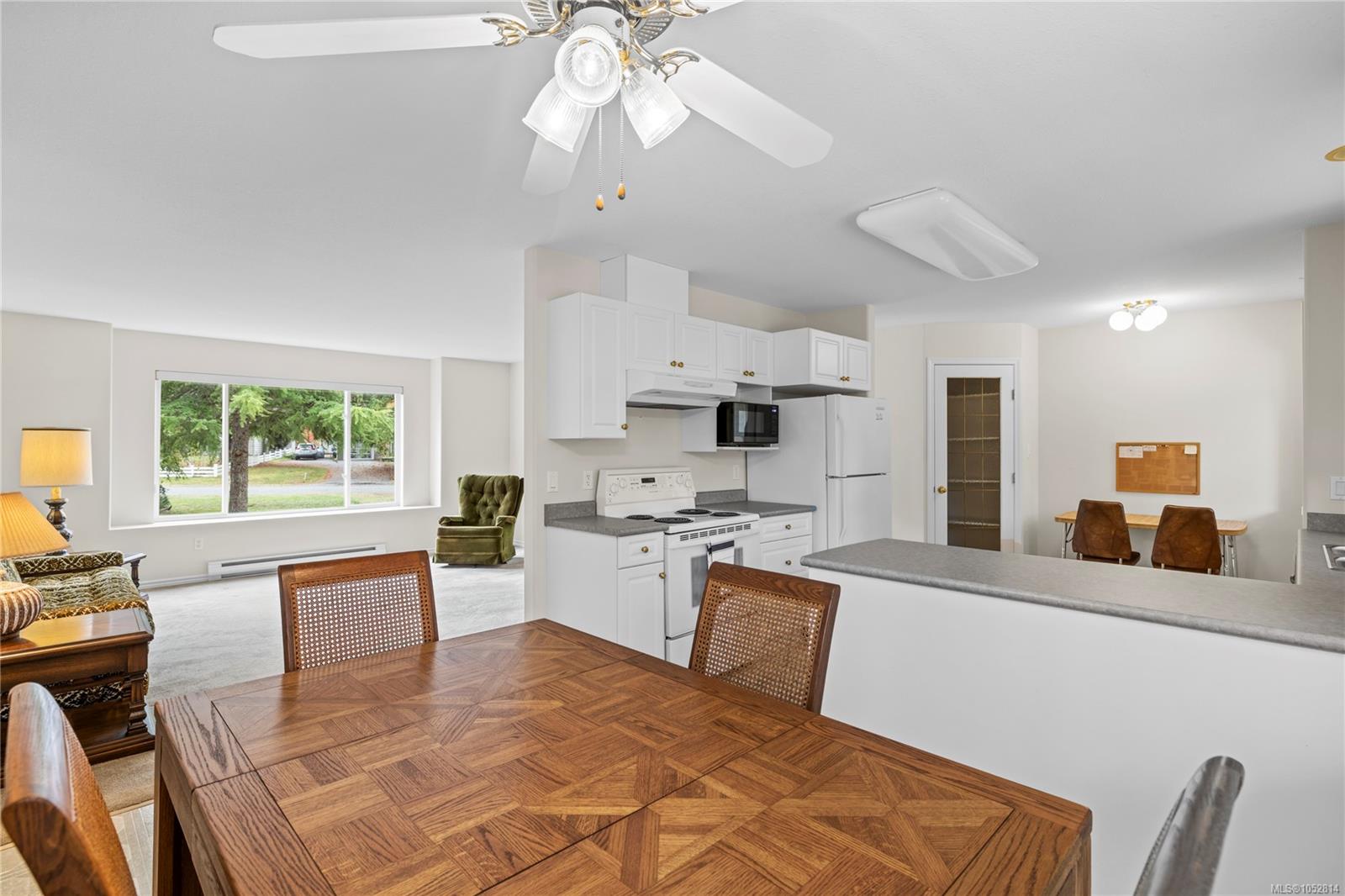 1024 Centre Cres — listing photo 7 of 52