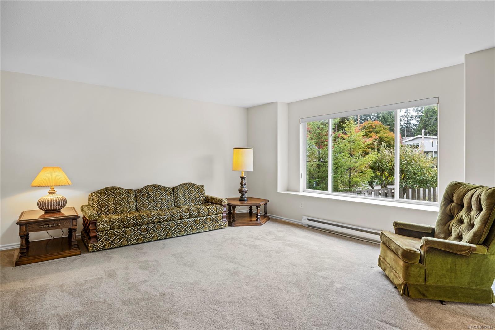 1024 Centre Cres — listing photo 9 of 52