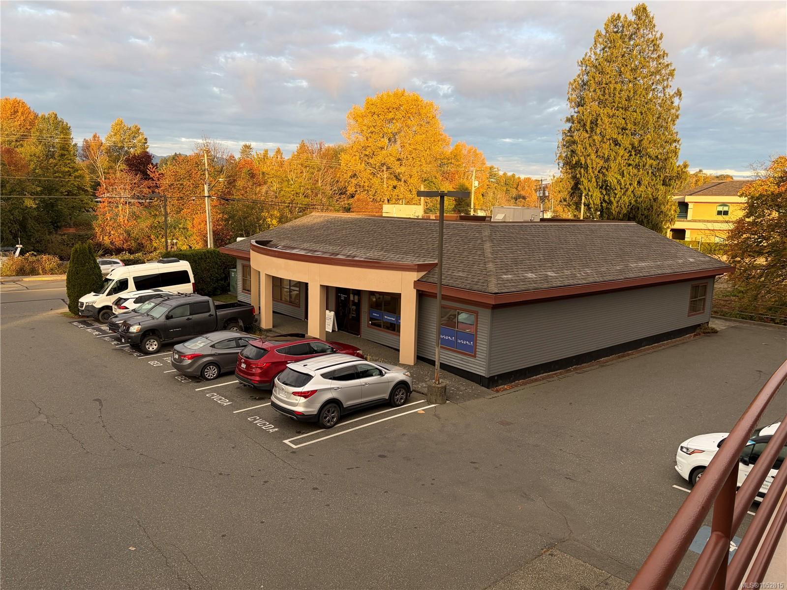 211C-750 Comox Rd — listing photo 2 of 5